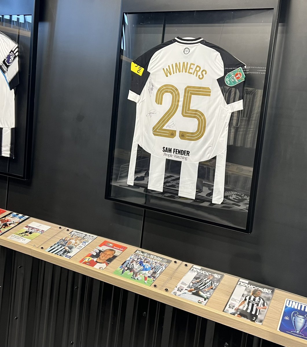 ToonProgrammes's tweet image. You can’t beat a visit to the club shop. @nufc