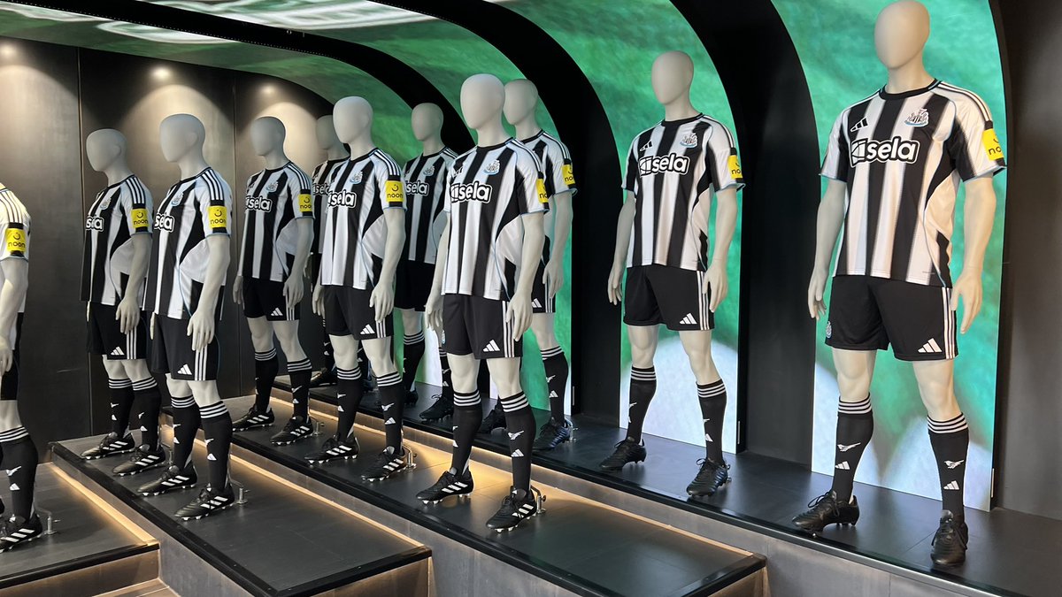 ToonProgrammes's tweet image. You can’t beat a visit to the club shop. @nufc