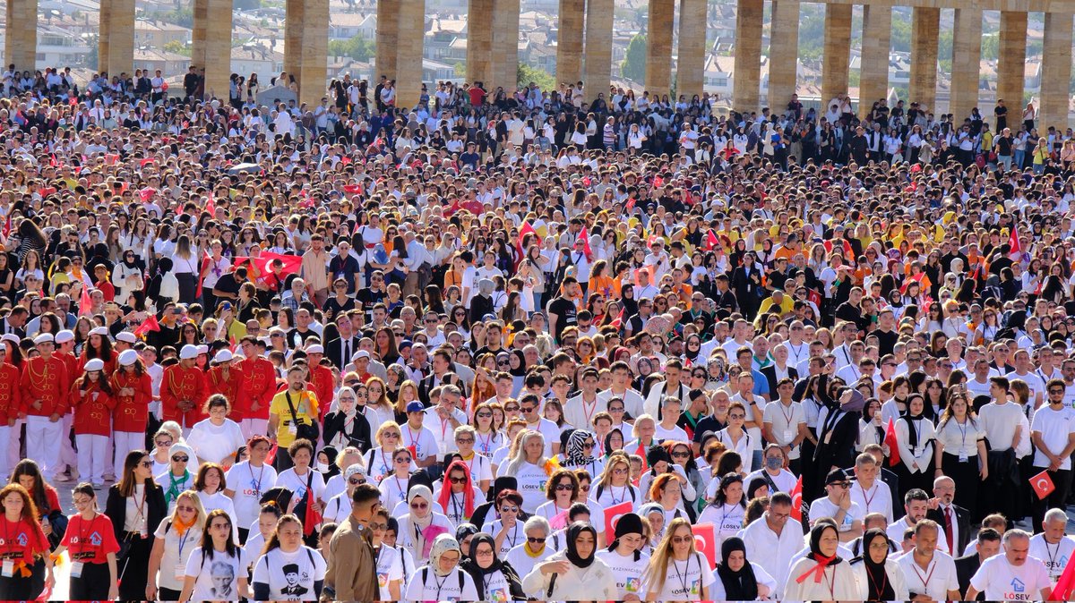 lösemi cocuklar anneleri olarak bizler anitkabirde sizler neredesiniz haydi sende bize katıl bu kutlu mücadelemizde yanımızda ol
#4EkimdeLÖSEVleAnıtkabirde <a href="/aynuryys/">Aynur y.</a> <a href="/aysenur_sozeri/">Ayşenur Sözeri</a> <a href="/BusraGungorSHU/">Büşra Güngör..</a> <a href="/hulya_unver/">Hülya ÜNVER</a> <a href="/julidearifoglu/">Dr.Julide Arifoğlu</a> <a href="/losev1998/">LÖSEV</a> <a href="/ustunezer/">Dr. Üstün EZER</a>