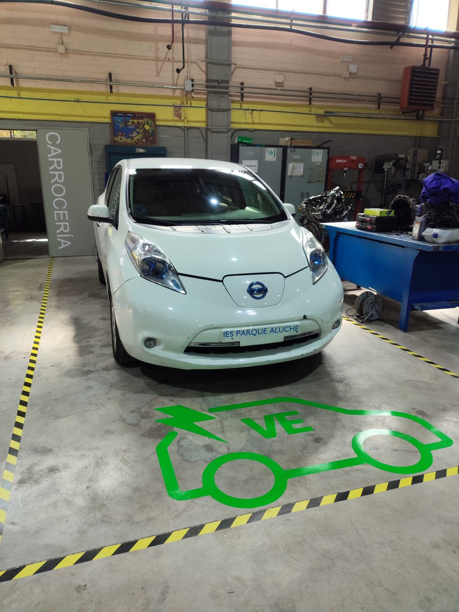 Zona de trabajo de #vehículo #eléctrico del IES Parque Aluche