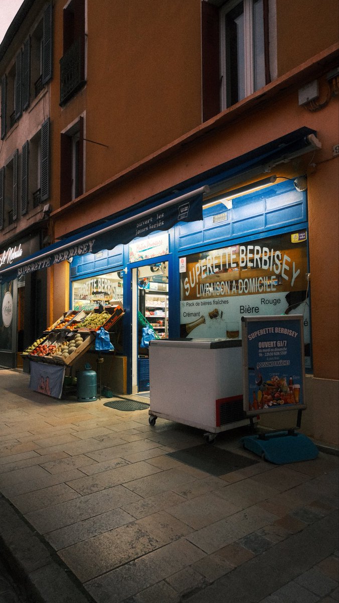 lepetitjoufflu's tweet photo. Rue Berbisey à Dijon 🌙 https://t.co/cSYtk8Km2Z