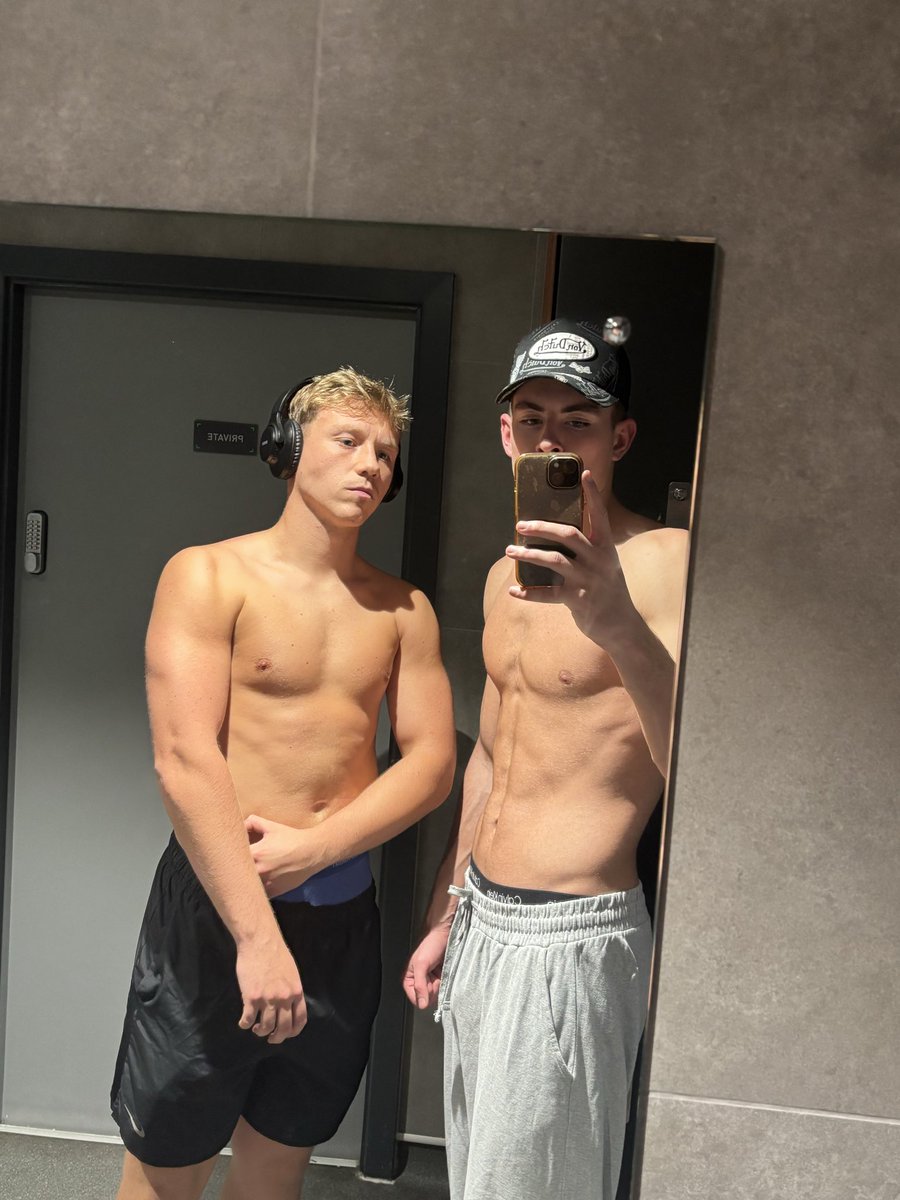 Your dream, 2 masters together at once 😈

Who’s going to step up and serve 💸