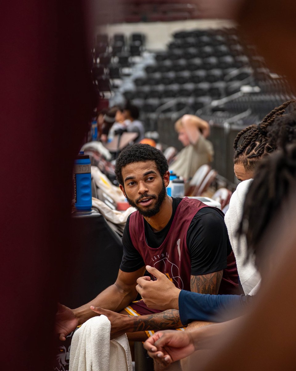 Loyola Men's Basketball tweet media