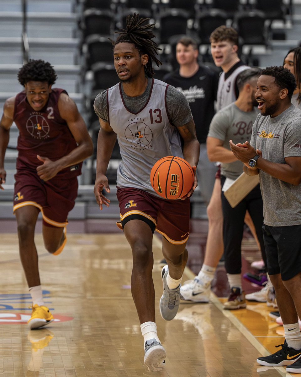 Loyola Men's Basketball tweet media