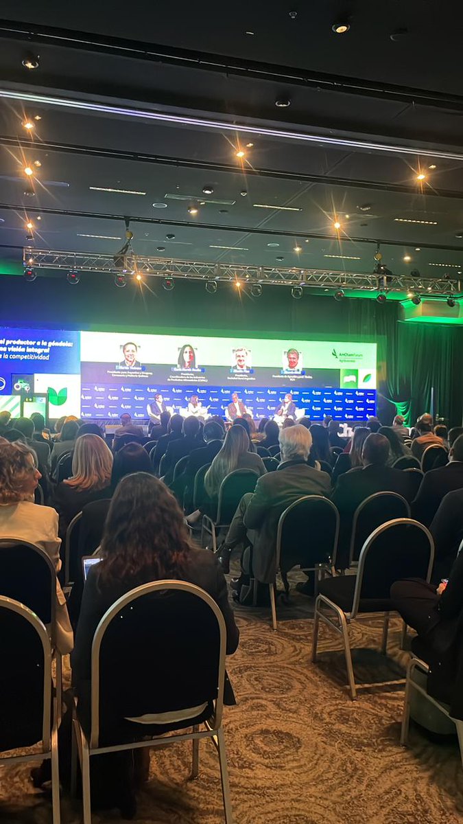 La Bolsa de Comercio de Rosario estuvo presente en el Foro Agrícola de <a href="/AmChamArgentina/">AmCham Argentina</a>, un encuentro que reunió a empresarios, funcionarios y referentes del sector agroindustrial para debatir sobre infraestructura, incorporación de tecnología, políticas productivas y el