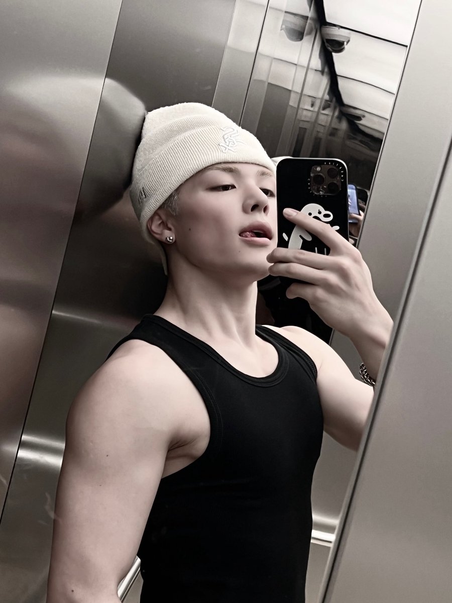 makissages's tweet photo. JST/KST 02.30am 🐶💌

🐶: #ohwoonwan (today’s workout is complete) 
#goodexercise https://t.co/y41rHfHLZb