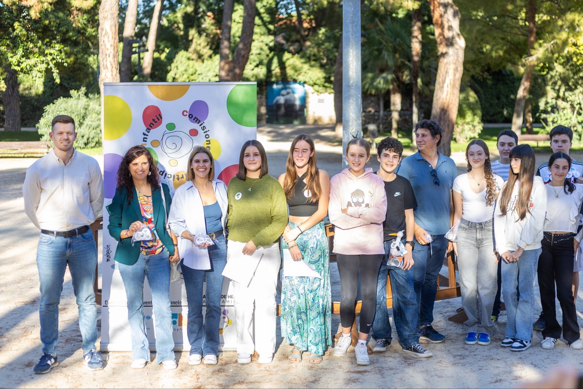🌳 JUVENTUD | Nuestro concejal <a href="/J_albergr/">J.albergr</a> ha asistido a la presentación "Parques en positivo" 

👏🏻 Iniciativa de las comisiones de Participación Adolescente, en la que se ha instalado la primera placa de cuidado y limpieza de los parques.