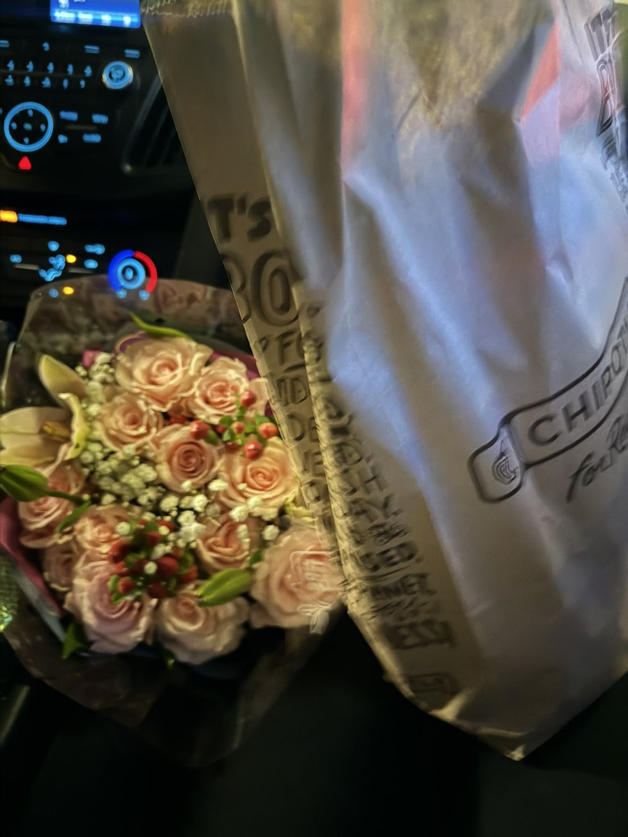 the only way to get picked up from the airport 🩷
he’s the best 🧿