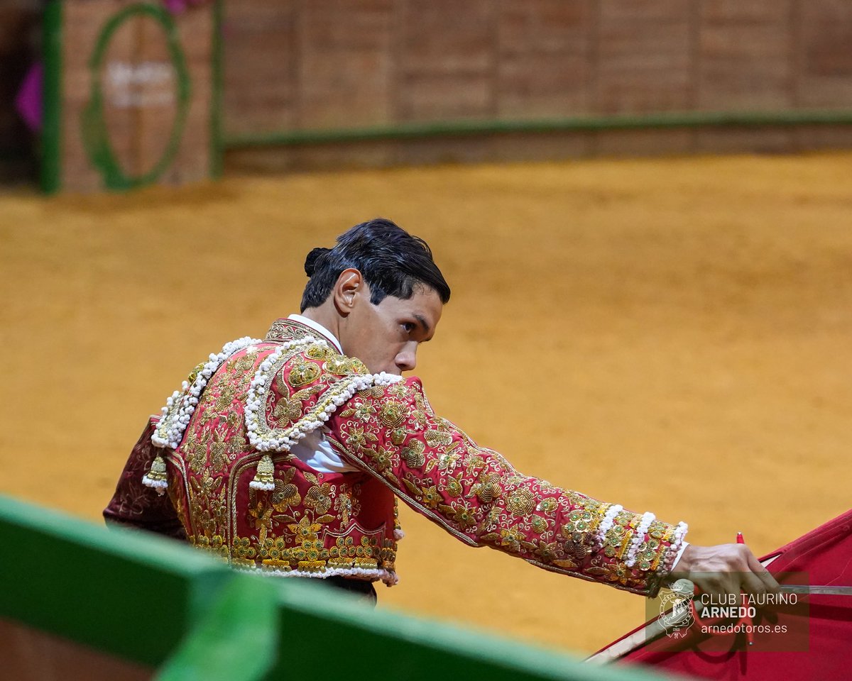 clubtaurino's tweet photo. [ 📝 𝟲º 𝗡𝗢𝗩𝗜𝗟𝗟𝗢 ]

Oreja para Pedro Luis en el último novillo del  #ZapatoDeOro https://t.co/JDGI97MylW