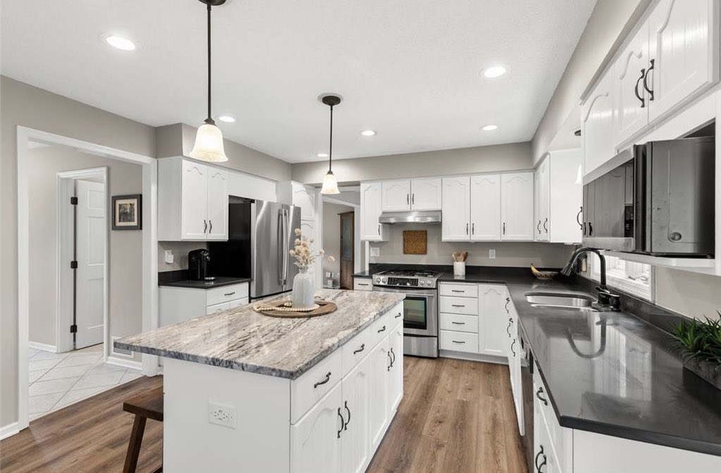 JessicaMLowe's tweet photo. #OPENHOUSE Sat Oct 4th 1-3 PM 11332 Creekridge Dr, Eden Prairie Stunning 5-bed, 4-bath on 0.61 acres in sought-after Eden Prairie neighborhood. $695,000 Take advantage of Fall market, good interest rates &amp; get into a home before crazy Spring market #sellhighbuylowe #realestate https://t.co/IHXzXC9KVf