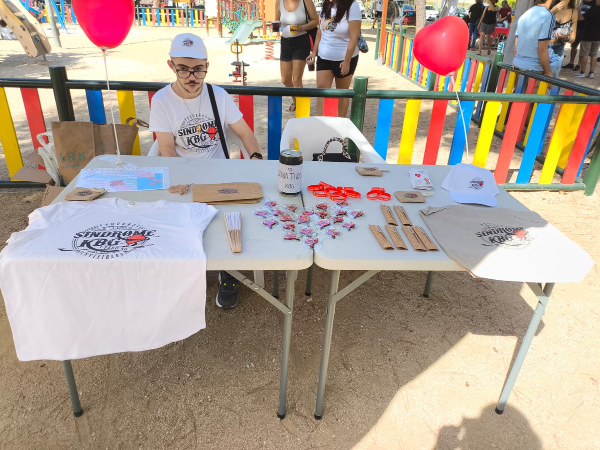 ¡La solidaridad brilla en Villaviciosa de Odón! 🎉 Jose David y su familia montaron un puesto solidario en la paella popular para concienciar sobre el síndrome KBG. Gracias a todos por su apoyo y generosidad. ¡Juntos somos más fuertes! 💪 #SíndromeKBG