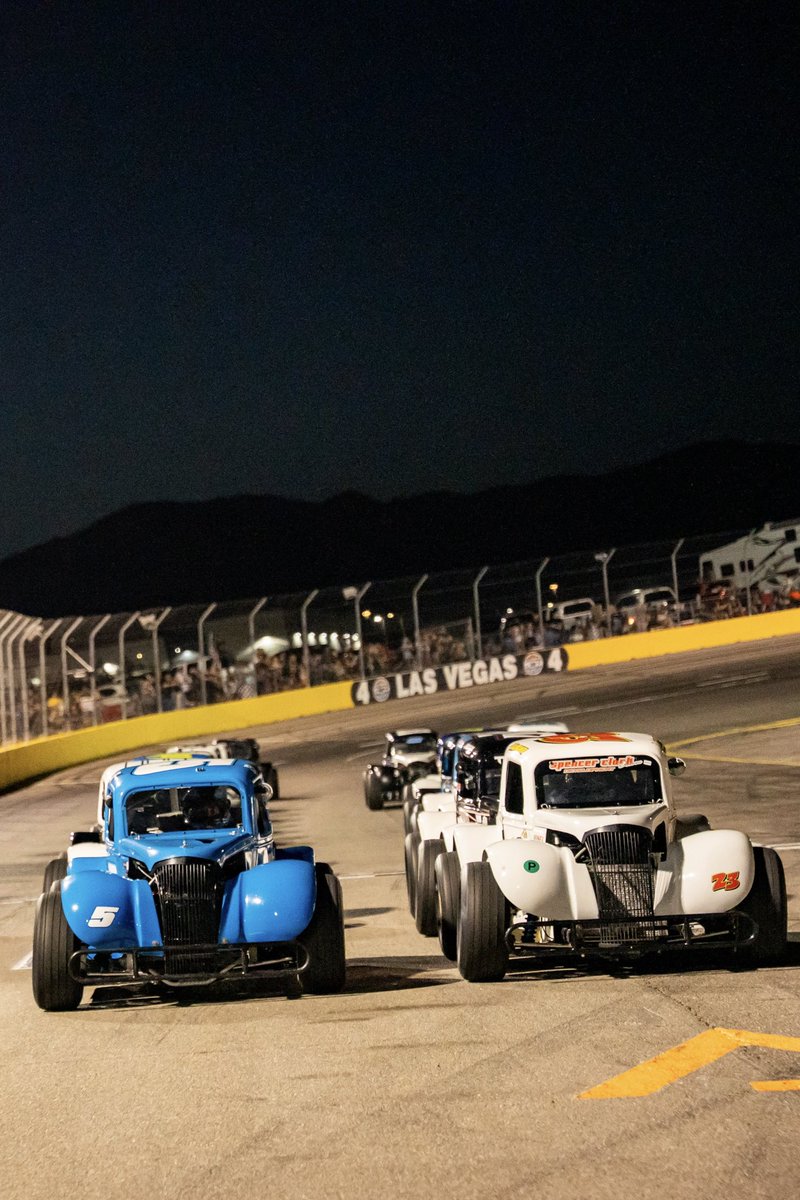 ericjrracing's tweet photo. Jumping back in this hot rod for the weekend as an excuse for some extra seat time! β‘οΈπ°
#ShortTrackRacing #USLegends #The5in2025 https://t.co/qVDIPVR4JH