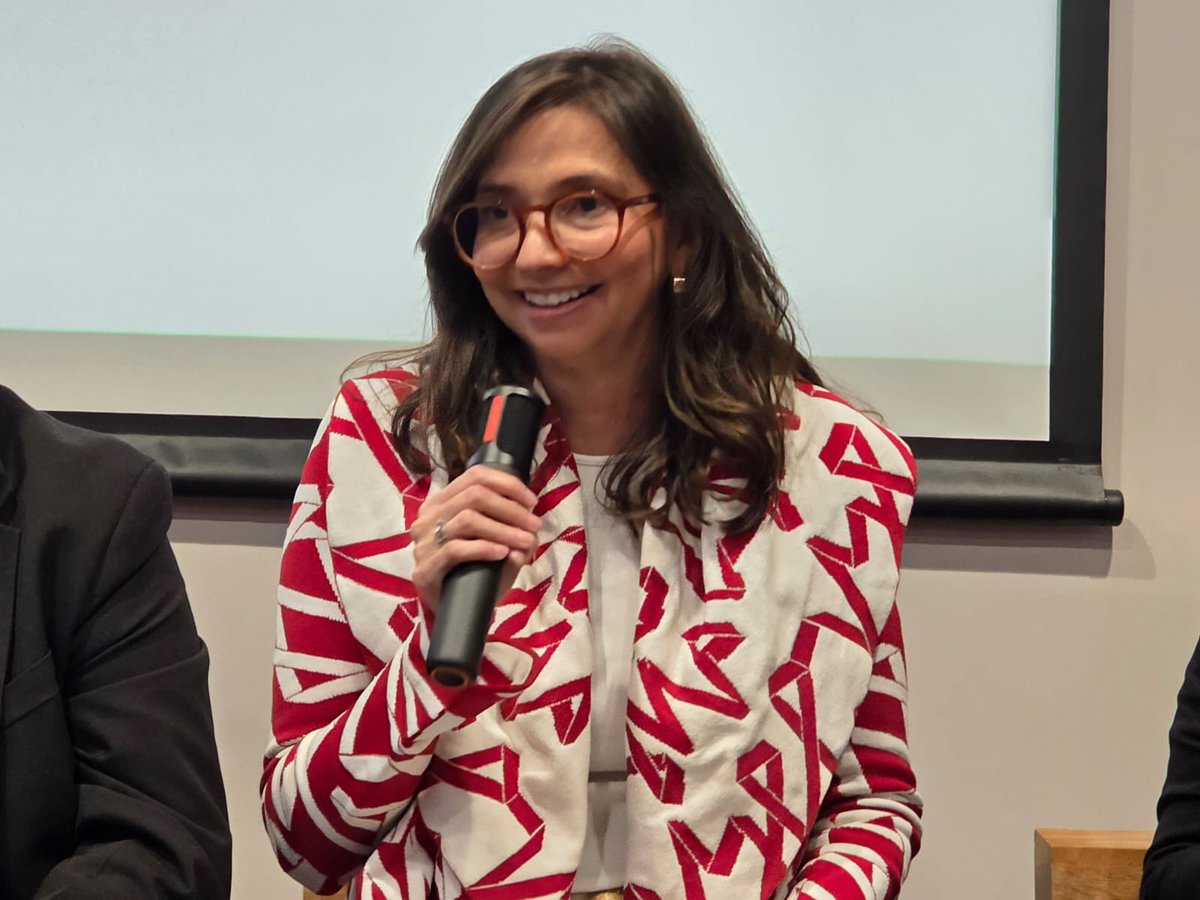 CadenaAnaMa's tweet image. Honrada de participar en el panel “El motor financiero del Estado: de los ingresos a los gastos” en el #SASGovernmentForum de @Sas_Colombia, moderado por  @MauricioJaramil.

📈Compartí cómo desde @HaciendaBogota trabajamos con innovación para:

* Facilitar el pago con nuevas…