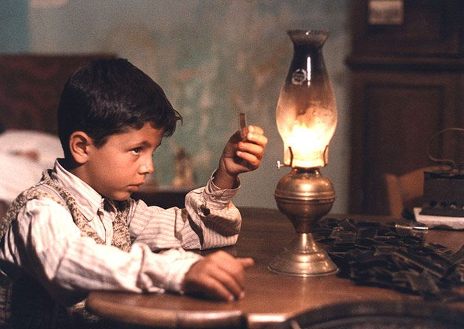 waeltawfek50's tweet photo. ايه الشخصية اللي بتمثلك في فيلم سينما؟ 

*أنا: توتو في Cinema Paradiso https://t.co/HuXc2BfP4M