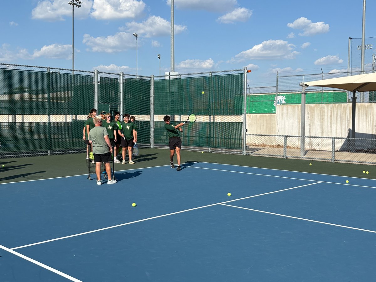 TrailBlazerBB's tweet photo. One of my favorite traditions... competition day vs LT Tennis!

The task is simple... 
Tennis - try to hit it past our baseball players. 
Baseball - catch it!

Big shout-out to Coach Dawson and the @LebanonTrailHS Tennis Team for hosting us. https://t.co/UVGfXQfbtX