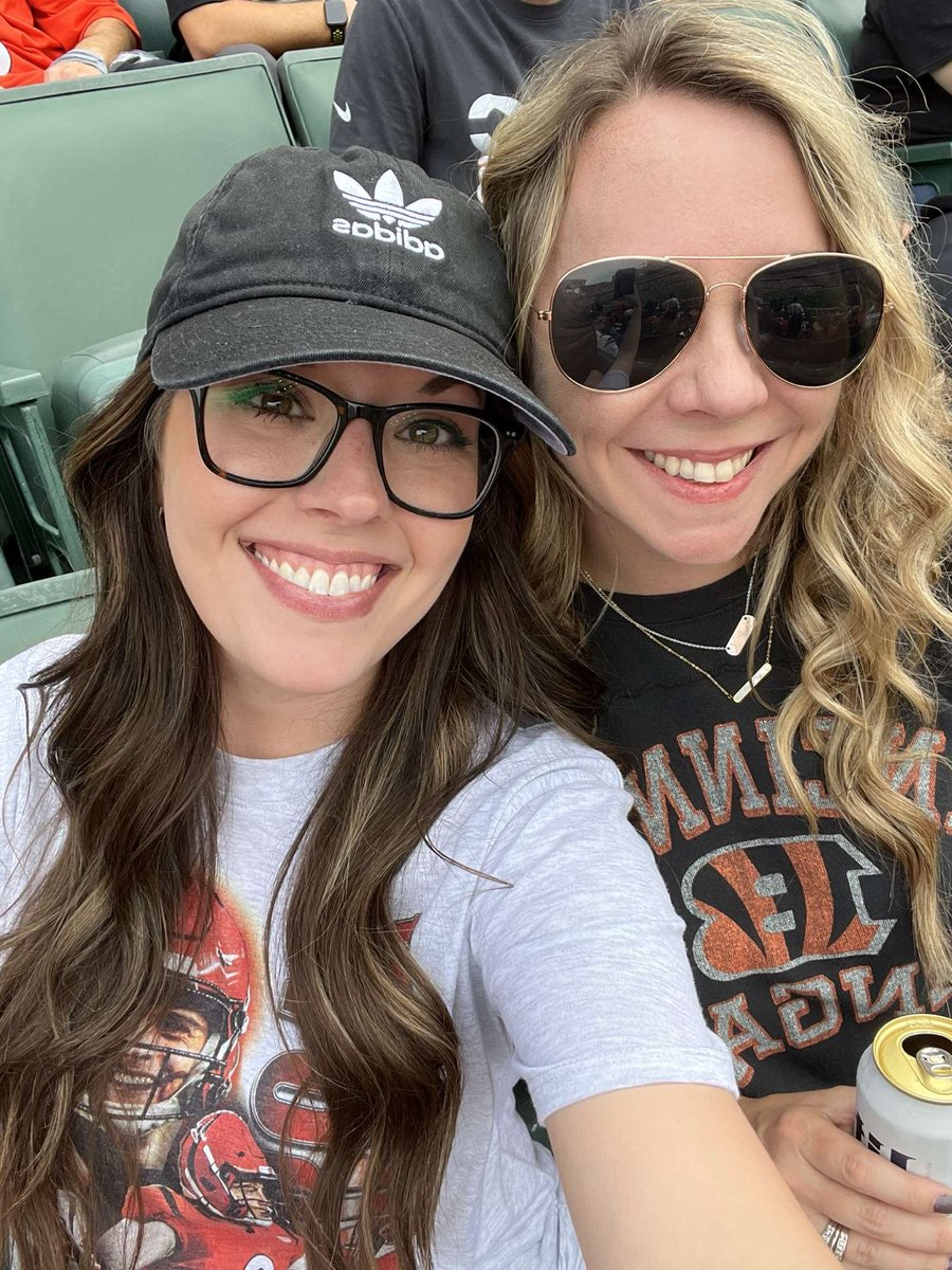 cburt92's tweet image. This October hits a little different for me. One of my best friends is fighting breast cancer and starts chemo soon. Linds, I love ya and can’t wait to see you kick cancer’s 🍑 🩷 #BreastCancerAwarenessMonth