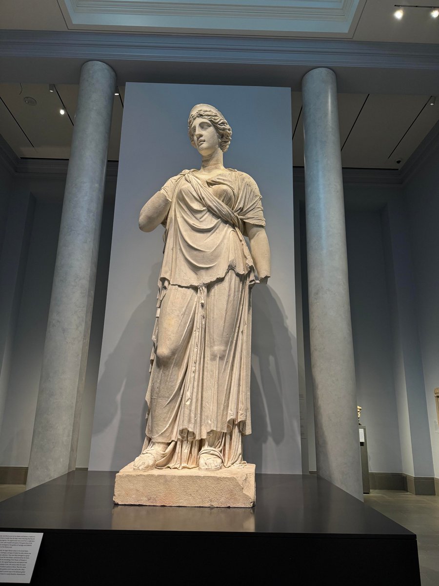 kily_h's tweet image. Admiring the beauty of classical sculpture 🏛️ On the left, we have a dynamic figure full of emotion, while on the right, a timeless portrayal of grace and strength. Which sculpture resonates with you more?