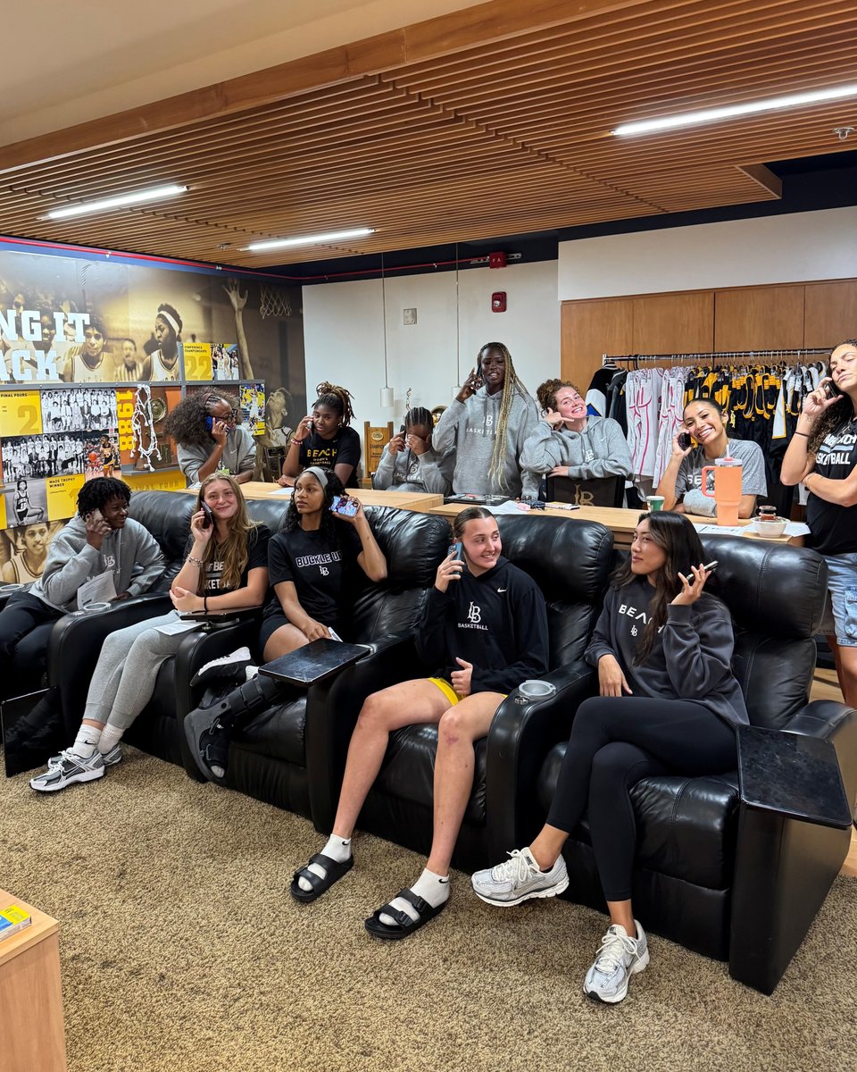 Special thanks to the supporters on Push Day, 𝐨𝐯𝐞𝐫 $𝟏𝟎𝐤 was raised to support Long Beach State Women's Basketball! 👏

If you still want to contribute, click here ⬇️
csulb.scalefunder.com/cfund/project/…

#GoBeach | #LongBeachBuilt