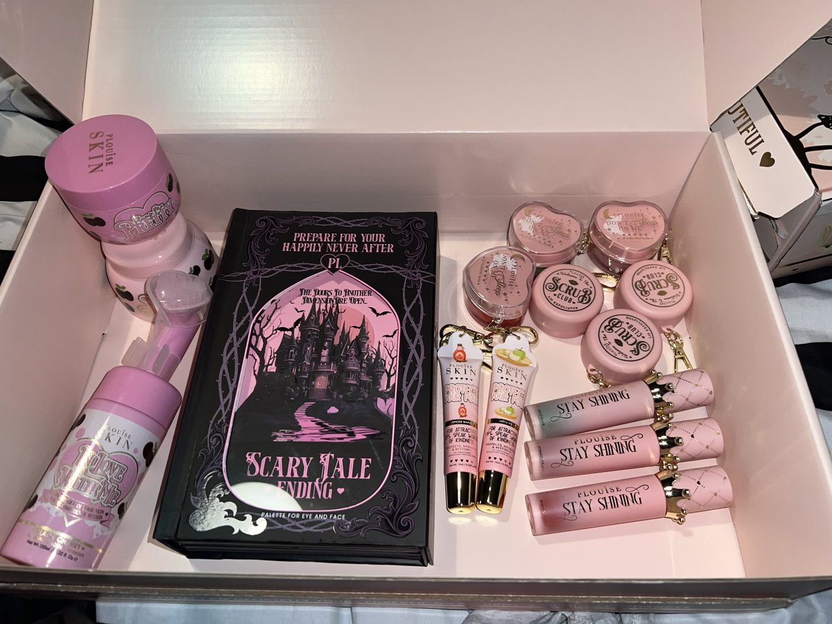makeup deliveryy 🎃💕 excited for spooky season makeup 🏰🪦🦇