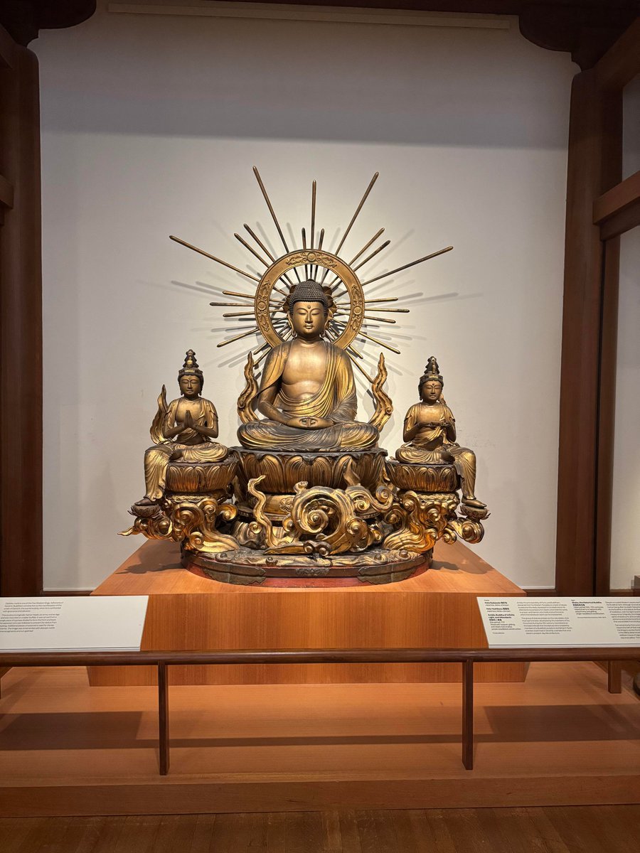 rules1234's tweet photo. Exploring serene and sacred art ✨ On the left, an intricate bronze piece, and on the right, a powerful representation of the Buddha surrounded by divine rays. Each piece reflects deep spirituality and craftsmanship. Which one speaks to your soul? https://t.co/p8BfF7ISfY