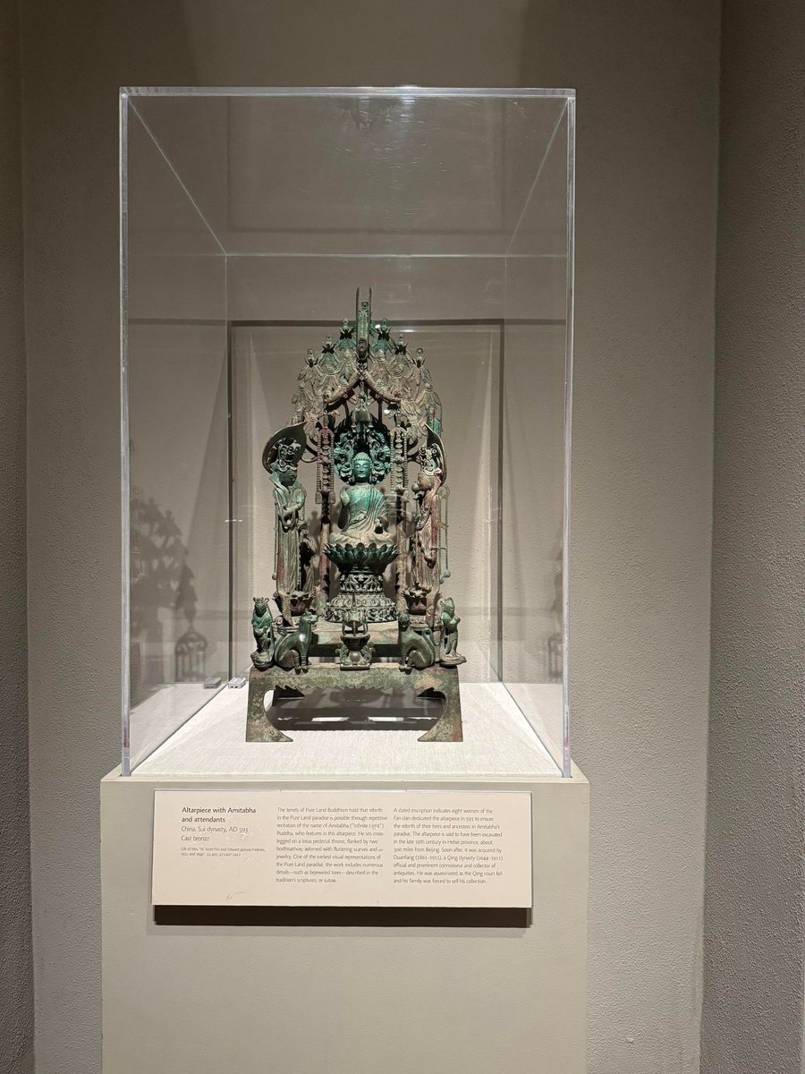 rules1234's tweet photo. Exploring serene and sacred art ✨ On the left, an intricate bronze piece, and on the right, a powerful representation of the Buddha surrounded by divine rays. Each piece reflects deep spirituality and craftsmanship. Which one speaks to your soul? https://t.co/p8BfF7ISfY