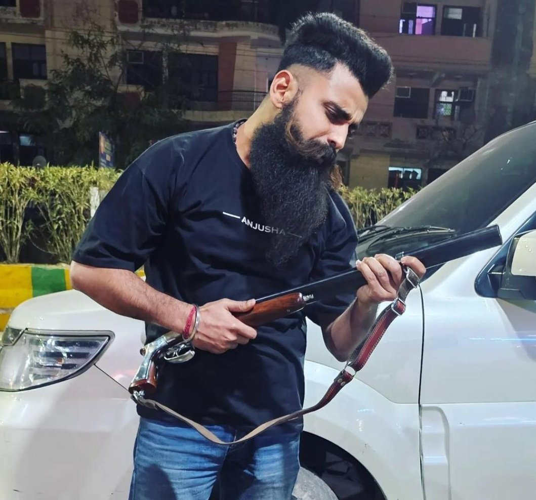हेट स्पीच मामले में अतिवादी अभिषेक ठाकुर और दक्ष चौधरी को पुलिस ने गिरफ़्तार तो कर लिया है।

लेकिन ना कोई परेड ना ही कोई प्रेस रिलीज़, ना ही लंगड़ा ऑपरेशन।

क्या ये भेदभाव नहीं है? ऐसे लोग जो समाज में नफ़रत फैला रहे हैं उन्हें खुलेआम क्यूं नहीं गिरफ़्तार किया जाता है?