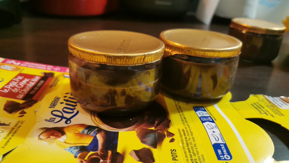 stroongDruunk's tweet photo. Hello @NestleFr @Nestle je sais que les temps sont dur même pour vous mais la c'est quand meme moyen 🙄 https://t.co/gHa5NLMe6M
