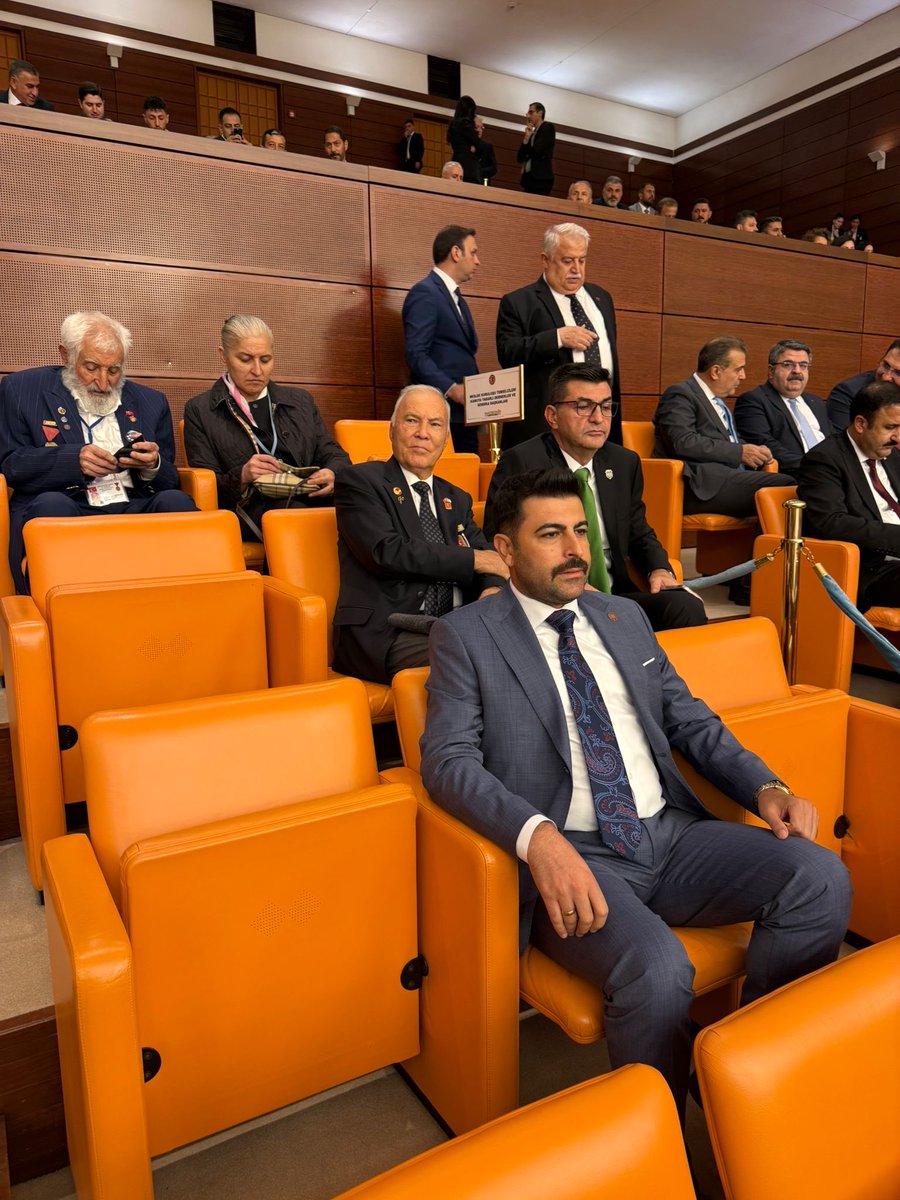 Genel Başkanımız Osman KAYA, TBMM Başkanı Numan KURTULMUŞ’un daveti üzerine Meclis açılış törenine katıldı.

Yeni yasama yılında, 1+1 sistemi, doğum sonrası ücretli izin süresinin 1 yıla çıkarılması, memur maaş zammı ve kamu çalışanlarını ilgilendiren birçok önemli konu gündeme