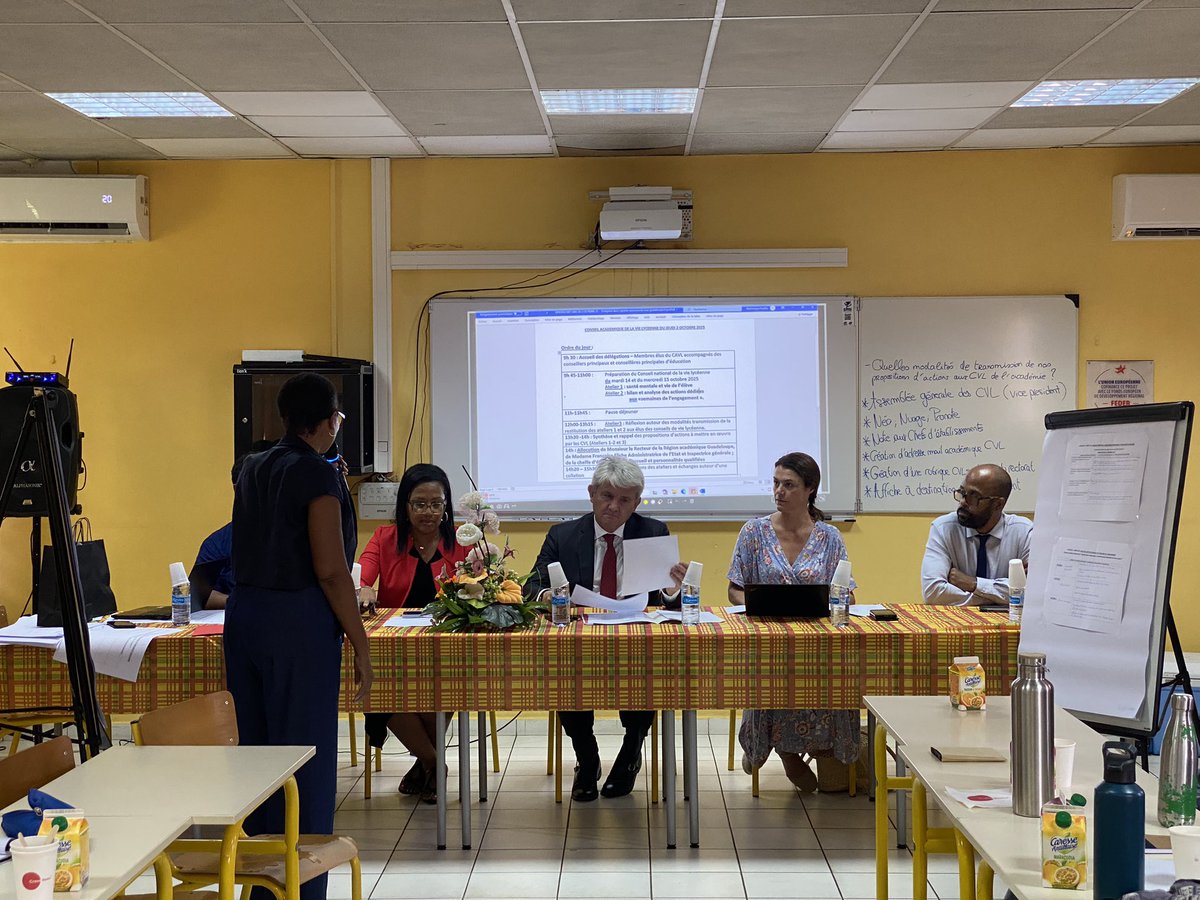 AcGuadeloupe's tweet photo. Le recteur de l’@AcGuadeloupe, @GFioni, et l’inspectrice générale, Françoise FLICHE, sont au lycée Félix PROTO aux Abymes pour installer le premier Conseil Académique de la Vie Lycéenne (CAVL) pour l’année scolaire 2025-2026. https://t.co/cEYuJVPfkN