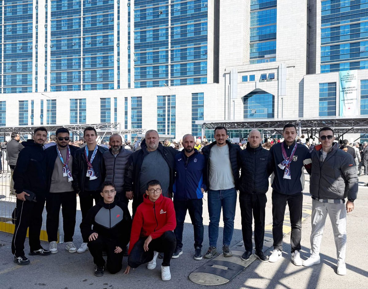 BİZ BURDAYIZ, VARIZ!