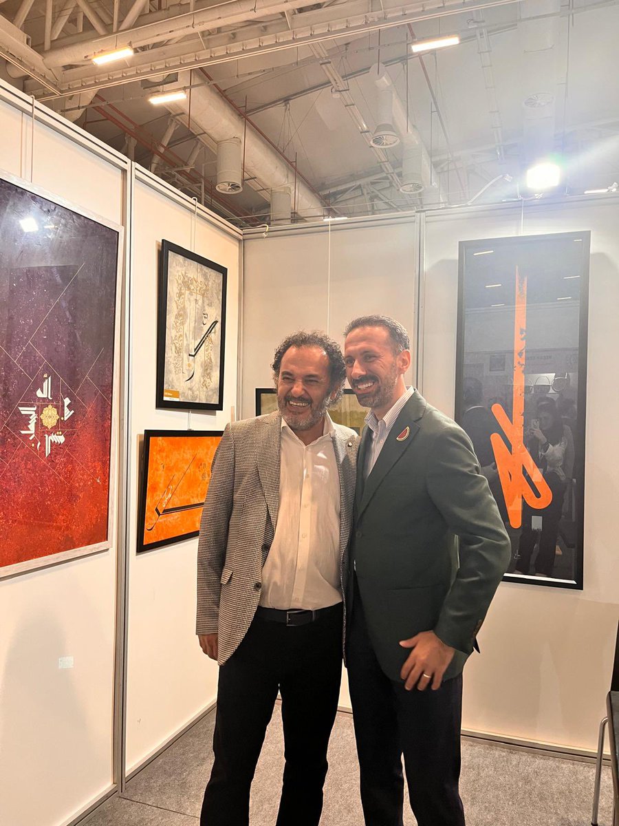 MuhammetMag's tweet photo. #istanbulkültüryolusanatfestşvali Sayın @selimtrz ile  #craftistanbul sanat fuarında … https://t.co/VjuMYq50Da