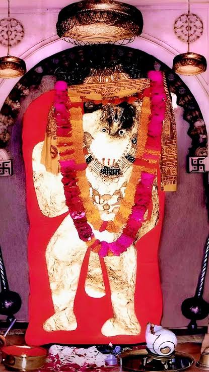 सच्चे दरबार की जय।
धर्म के अवतार की जय।
सियावर रामचंद्र की जय।
बजरंग बली की जय।
श्री बाला जी महाराज की जय।
प्रेतराज सरकार की जय।
प्रेतराज बलवान की जय।
कोतवाल कप्तान की जय।
भैरो बाबा की जय।
पहाड़ों वाले बाबा की जय।
घाटा वाले बाबा की जय।
विष्णु भगवान की जय।
महंत जी महाराज की जय।
