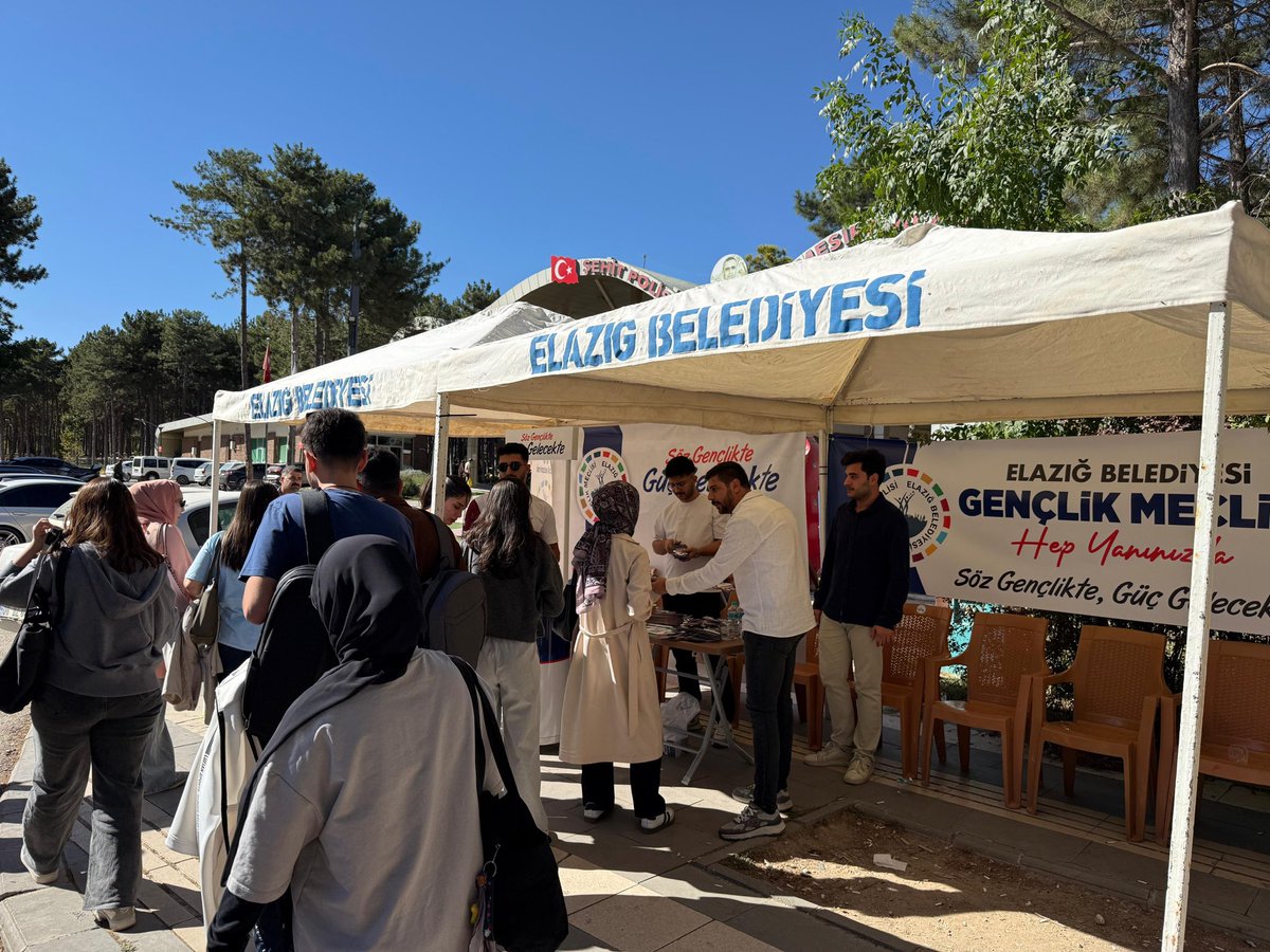 📍 Fırat Üniversitesi

Gençlik Meclisimizin tanıtım standı, öğrencilerimizin yoğun ilgisi ve coşkulu katılımıyla devam ediyor. Fırat Üniversitesi girişinde kıymetli öğrencilerimizle bir araya gelmenin mutluluğunu yaşadık. 🌿

Meclisimizin hedeflerini ve geleceğe dönük projelerini