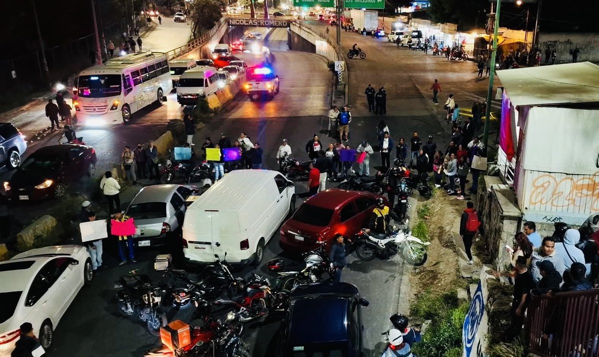 Reportan un policía y una mujer lesionados tras explosión en #NicolásRomero

Anoche, en la colonia Francisco I. Madero, se registró la explosión de un tanque de gas durante un operativo de seguridad. #edomex