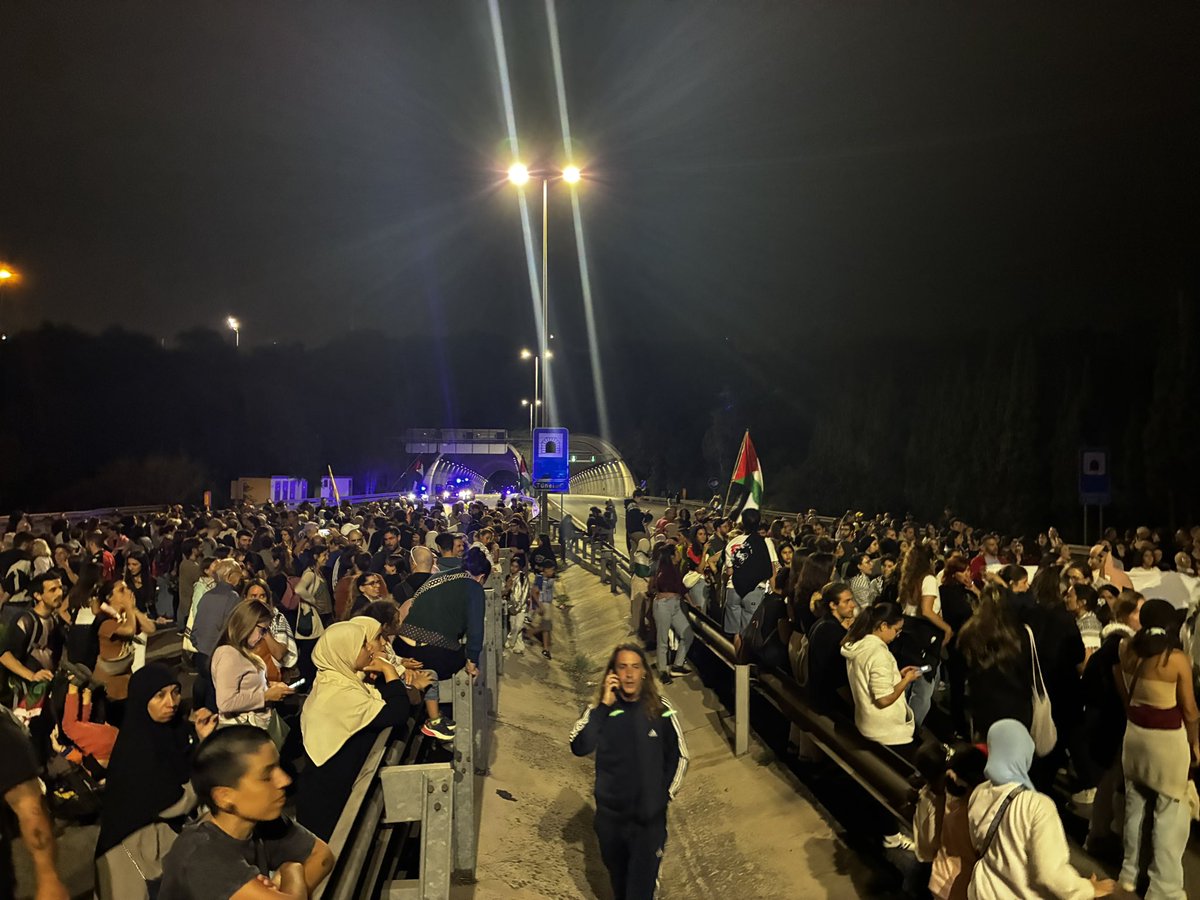 Maresme_SHSC's tweet image. TALLEM LA C-32💥

Som on hem d’estar: aturant-t’ho tot per Palestina!

Perquè organitzades arribem molt lluny: contra els estats capitalistes, contra l’imperialisme, contra el genocidi i la barbàrie🫵🏼