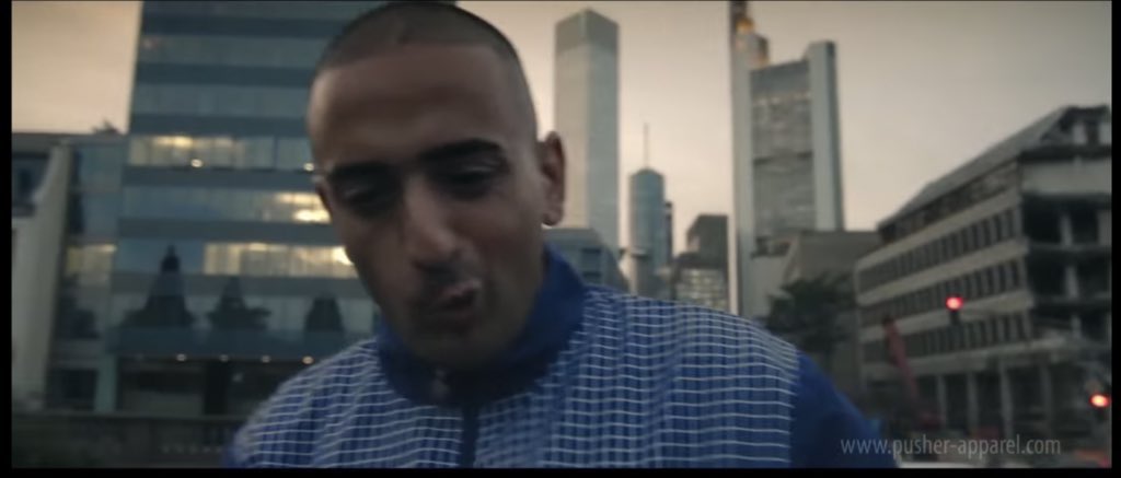 Bro kann ich mal kurz deinen Stift da benutzen?

Bruder pass aber bitte auf das ist ein Kugelschreiber von