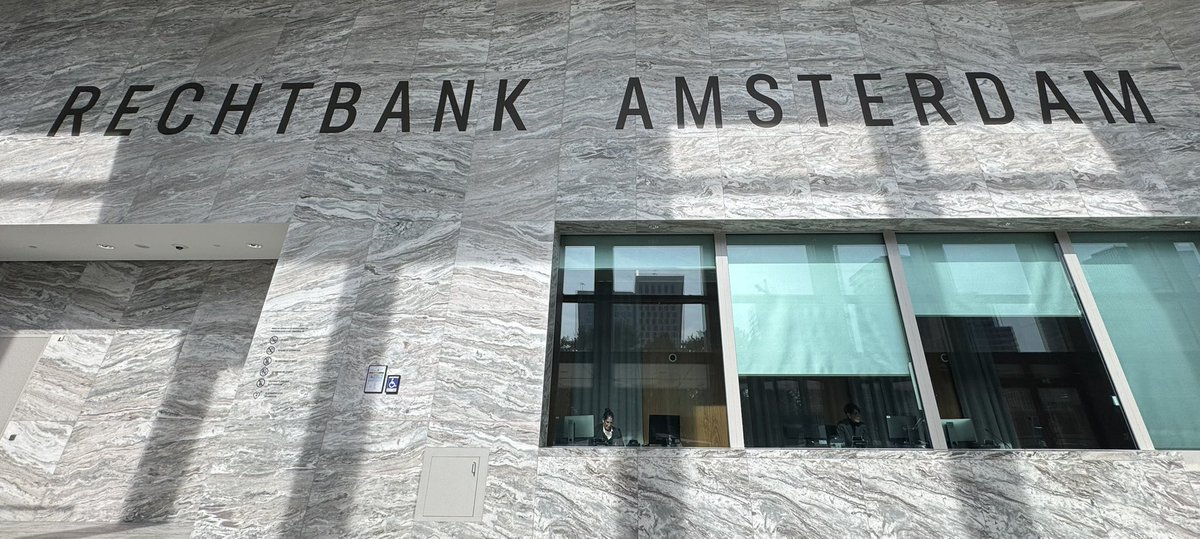 EigenwijzeTine's tweet image. Hier beginnen en op een terras aan de Zuidas met wijn en bitterballen eindigen zegt genoeg over het resultaat van de zitting ☺️ #werk #jurist #arbeidsrecht