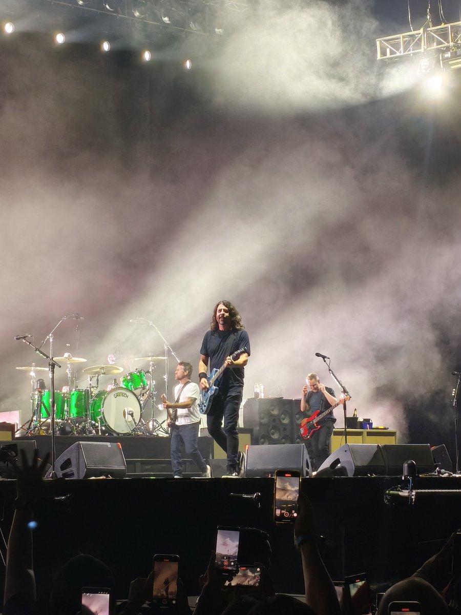 Kena tipu nonton konser Foo Fighters di Jakarta, yg dateng malah drummer Nirvana.