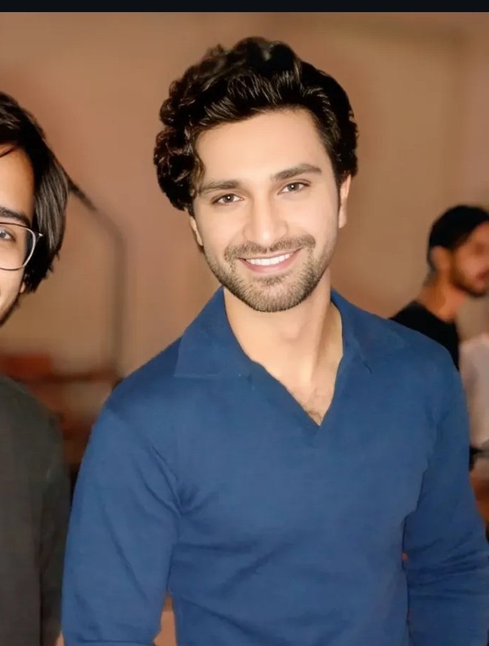 Sbka meet with Ahad Raza Mir horha hai 
Old ya new mujhe nhi pata 🧐