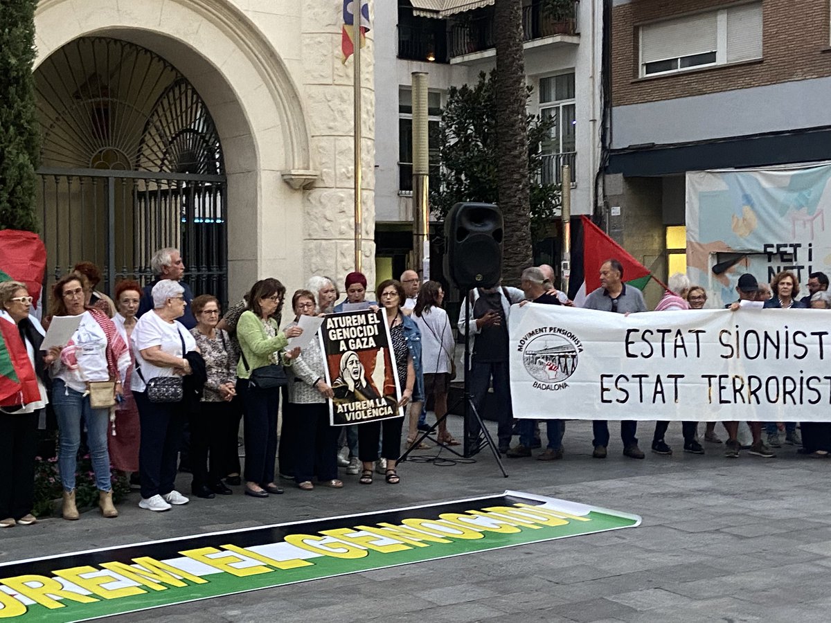 Badalona ha respost: exigim l’alliberament de la flotilla solidària i denunciem el genocidi a Gaza. La solidaritat amb Palestina és imparable. 🇵🇸✊🏽
#FreePalestine #Badalona