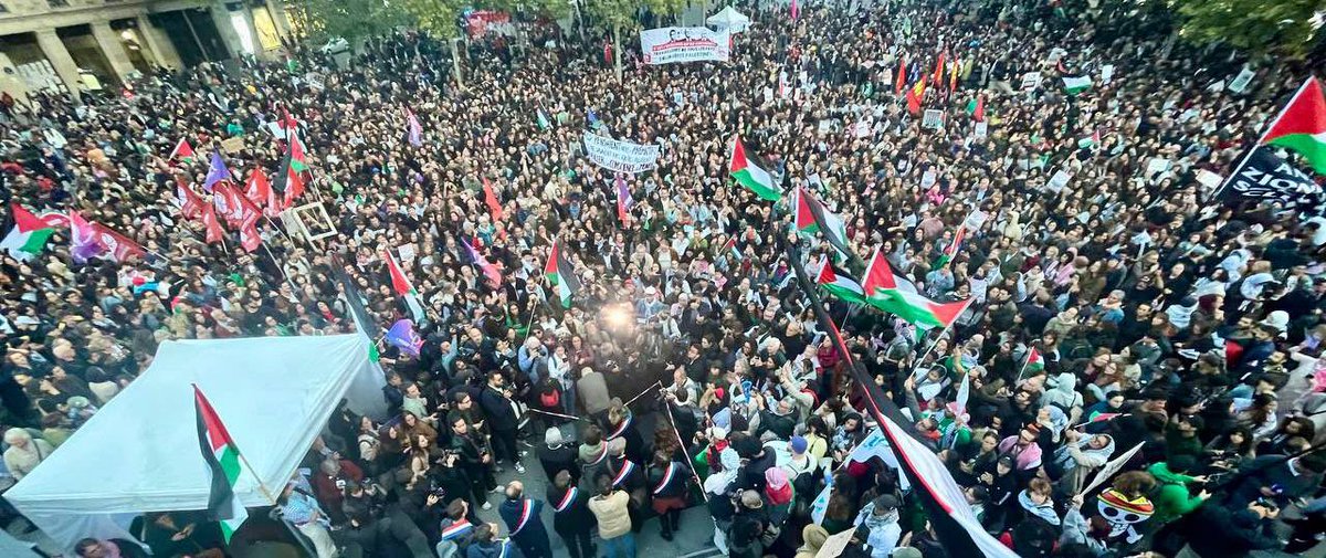 Portes_Thomas's tweet image. 🇵🇸 Énormément de monde ce soir à République à Paris pour dénoncer la nouvelle opération de kidnapping de l’armée terroriste israélienne et exiger la fin du génocide à Gaza. 

La Palestine ne sera jamais israélienne. 

Gloire au peuple de Palestine toujours debout !
