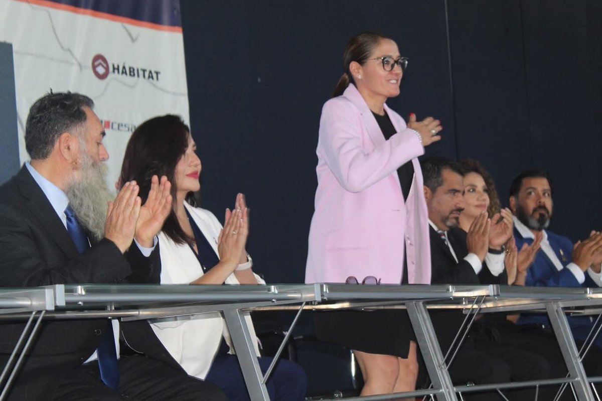 👷‍♂️| ¡Enhorabuena al nuevo Consejo Directivo 2025-2027 del Colegio de Arquitectos de Durango!

👏Felicitamos a su Presidenta, la Arq. Alba Marcela Hernández Rentería por esta nueva encomienda y estamos seguros que habrá de abanderar las demandas, metas y proyectos para el gremio.