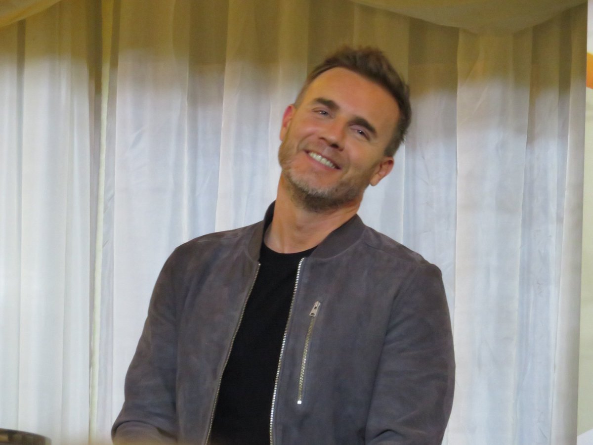 TT_Sisters's tweet photo. Throwback to a fab event 7 years ago ❤️ Loved to hear you talking about #ABetterMe ✨ @GaryBarlow https://t.co/WGFykI4wlV