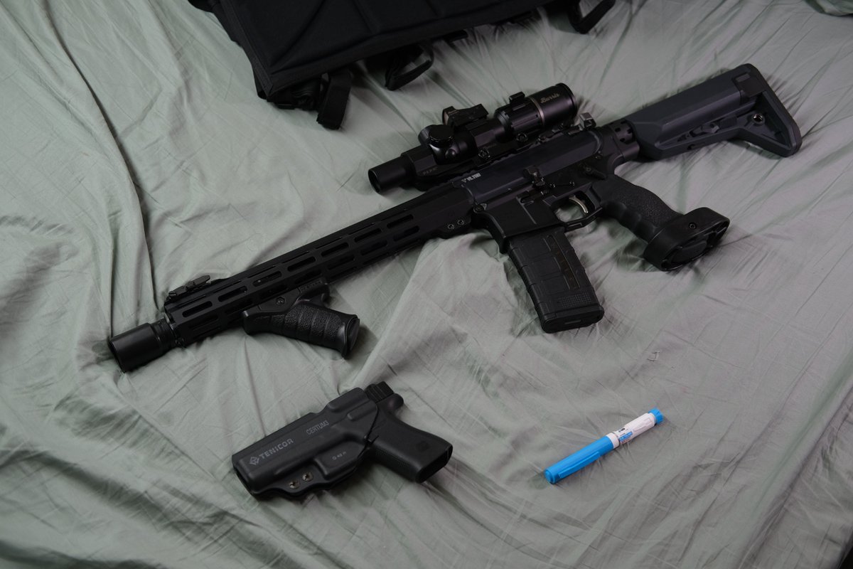 isBG's tweet photo. Finally got max traders irl. AR-15 I built with all meta parts from @tarkov even has an SI advanced buffer tube @nikgeneburn https://t.co/Rbyb4EMV3p