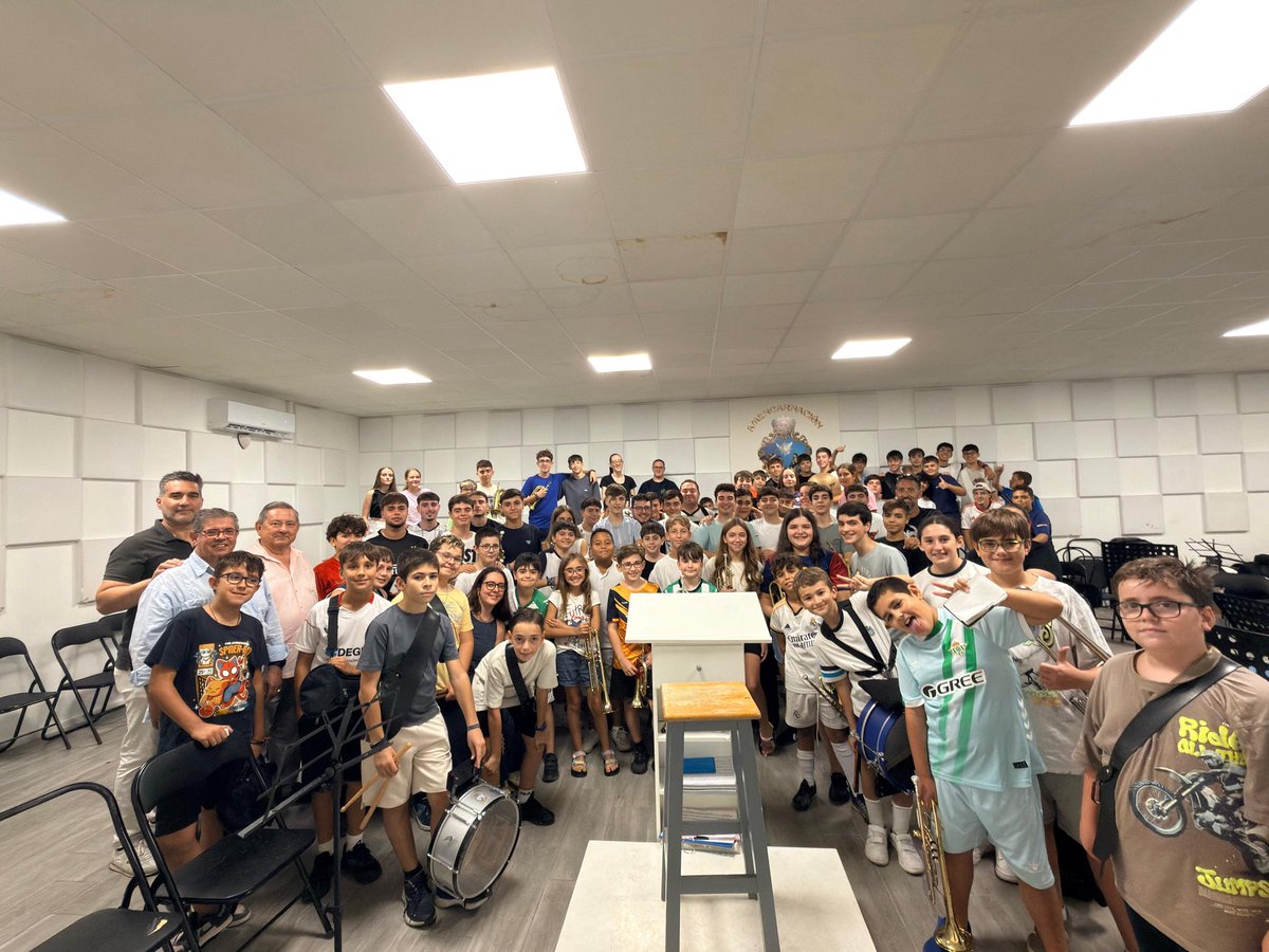 🟣⚪️ 𝗝𝗨𝗡𝗧𝗔 𝗗𝗘 𝗚𝗢𝗕𝗜𝗘𝗥𝗡𝗢 | 𝗘𝗻𝘀𝗮𝘆𝗼 𝗱𝗲 𝗹𝗮 𝗔𝗴𝗿𝘂𝗽𝗮𝗰𝗶𝗼́𝗻 𝗠𝘂𝘀𝗶𝗰𝗮𝗹 𝗝𝘂𝘃𝗲𝗻𝗶𝗹 𝗡𝘂𝗲𝘀𝘁𝗿𝗮 𝗦𝗲𝗻̃𝗼𝗿𝗮 𝗱𝗲 𝗹𝗮 𝗘𝗻𝗰𝗮𝗿𝗻𝗮𝗰𝗶𝗼́𝗻.

🏠 En el día de ayer, nuestro Hermano Mayor y el Consiliario Primero, visitaron a la Agrupación