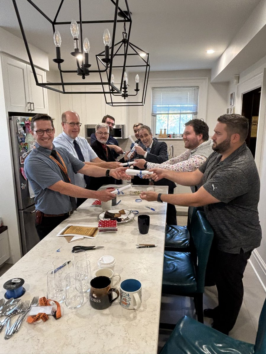 Dean’s House tweet media