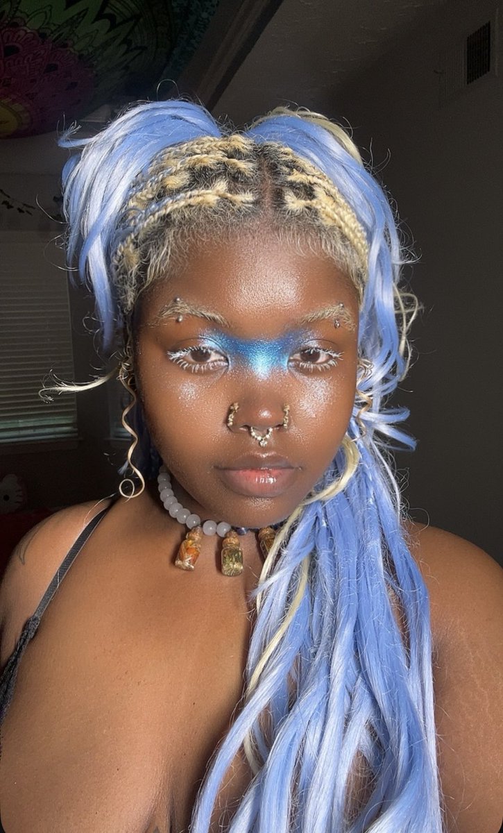 corbincreatives's tweet image. Blunt in ear type shittt