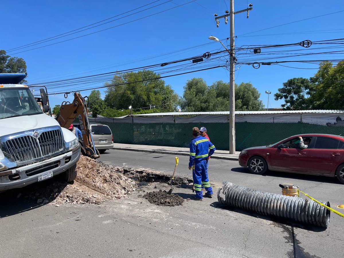 🚧 Aviso vial 🚧

Personal operativo trabaja en la reparación de línea de drenaje sobre la Av. Primero de Mayo entre las calles Ixtoc y Martiniano Arredondo.  👷‍♂️👨‍🔧

Si transitas por la zona, circula con precaución. 🚨🚙🚗🛻