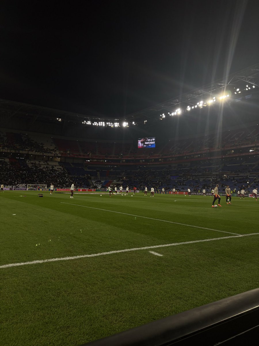 FCRBS_en's tweet photo. Views from the sidelines 📸
#SALOL 🔴⚪️ https://t.co/1uNan4D14d