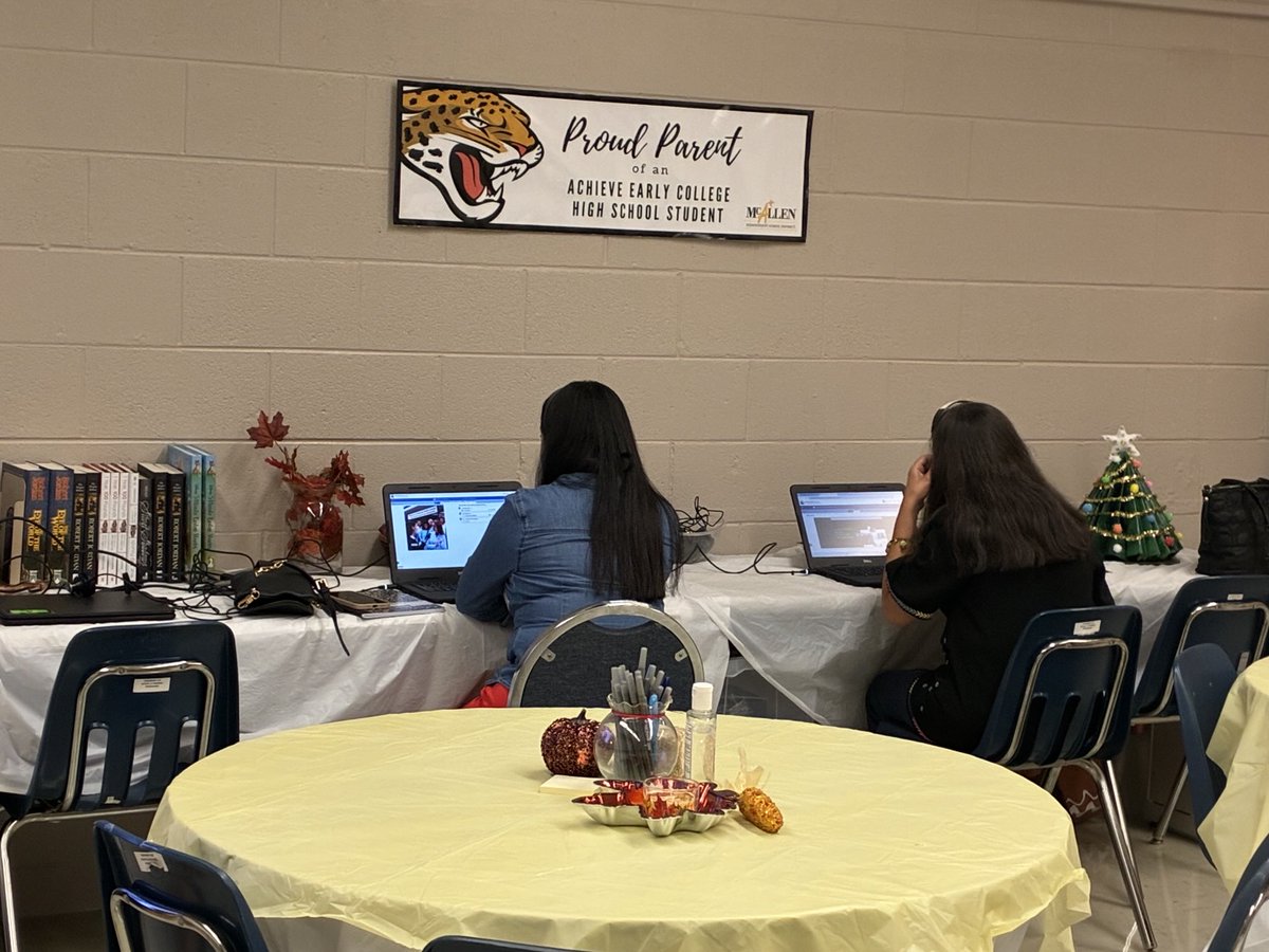 JudyZuniga6's tweet image. @EcAchieve parents getting it done! #ESLClasses @PFETexas @pledgeappleseed 🐆💙🏡📚🧑🎓👩🎓🏫